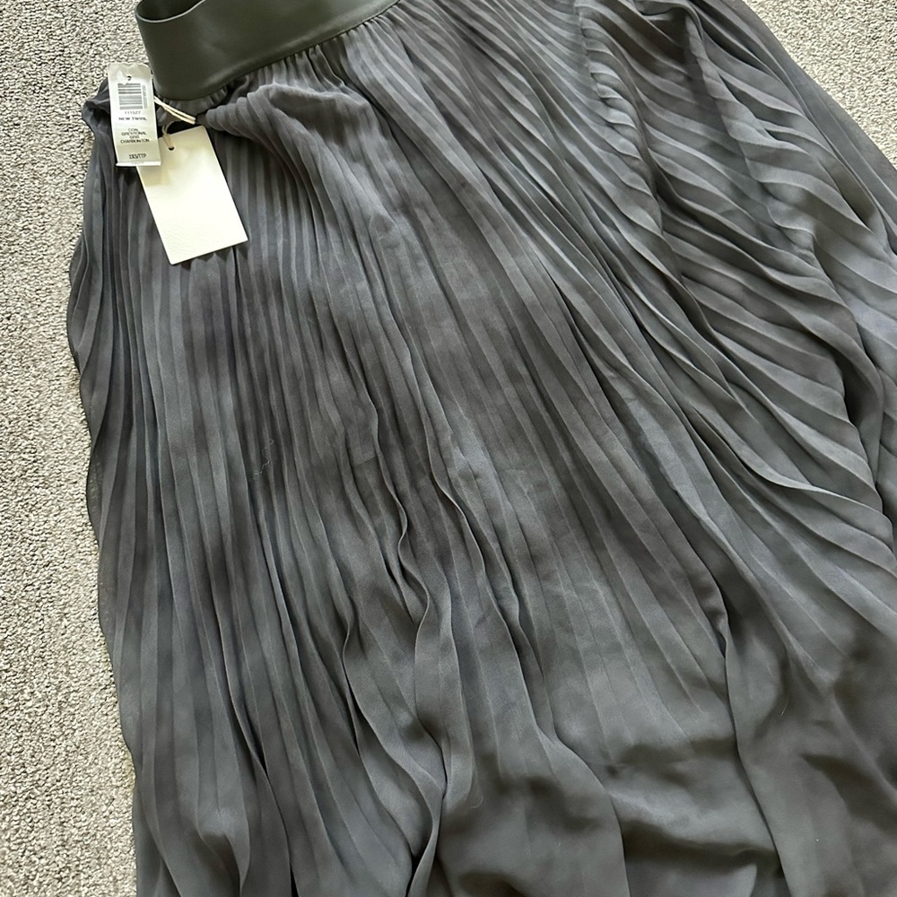 Aritzia NWT Wilfred Charcoal Twirl Skirt - Picture 3 of 8